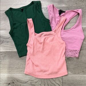 Juniors cropped‎ tank tops - 3.  Size small